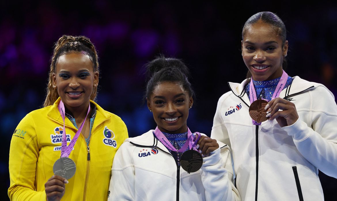 Pódio histórico no Mundial de Ginástica empolga Rebeca Andrade