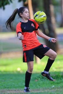 Menina de 8 anos é impedida de jogar torneio de futsal, e mãe