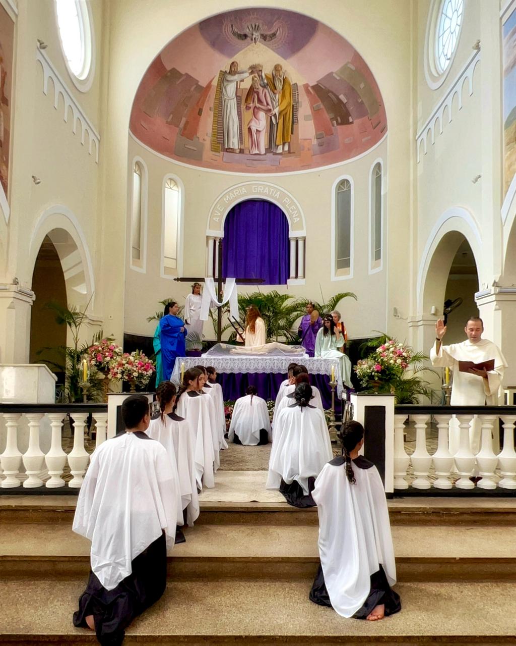 Milhares De Pessoas Acompanham A Maior Encena O Da Paix O De Cristo Do