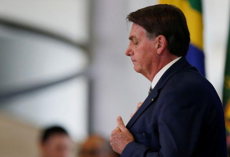 Bolsonaro promete anúncio de novo ministro da Educação nesta sexta