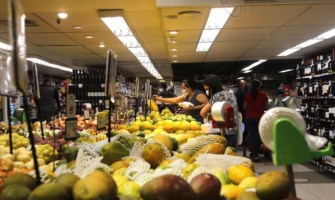 INPC registra pequena deflação de 0,09% em julho com alimentos em queda