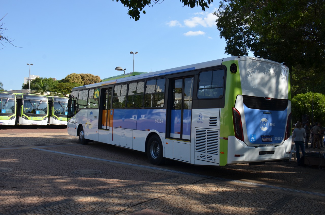 Motoristas do transporte coletivo aprovam realização de greve