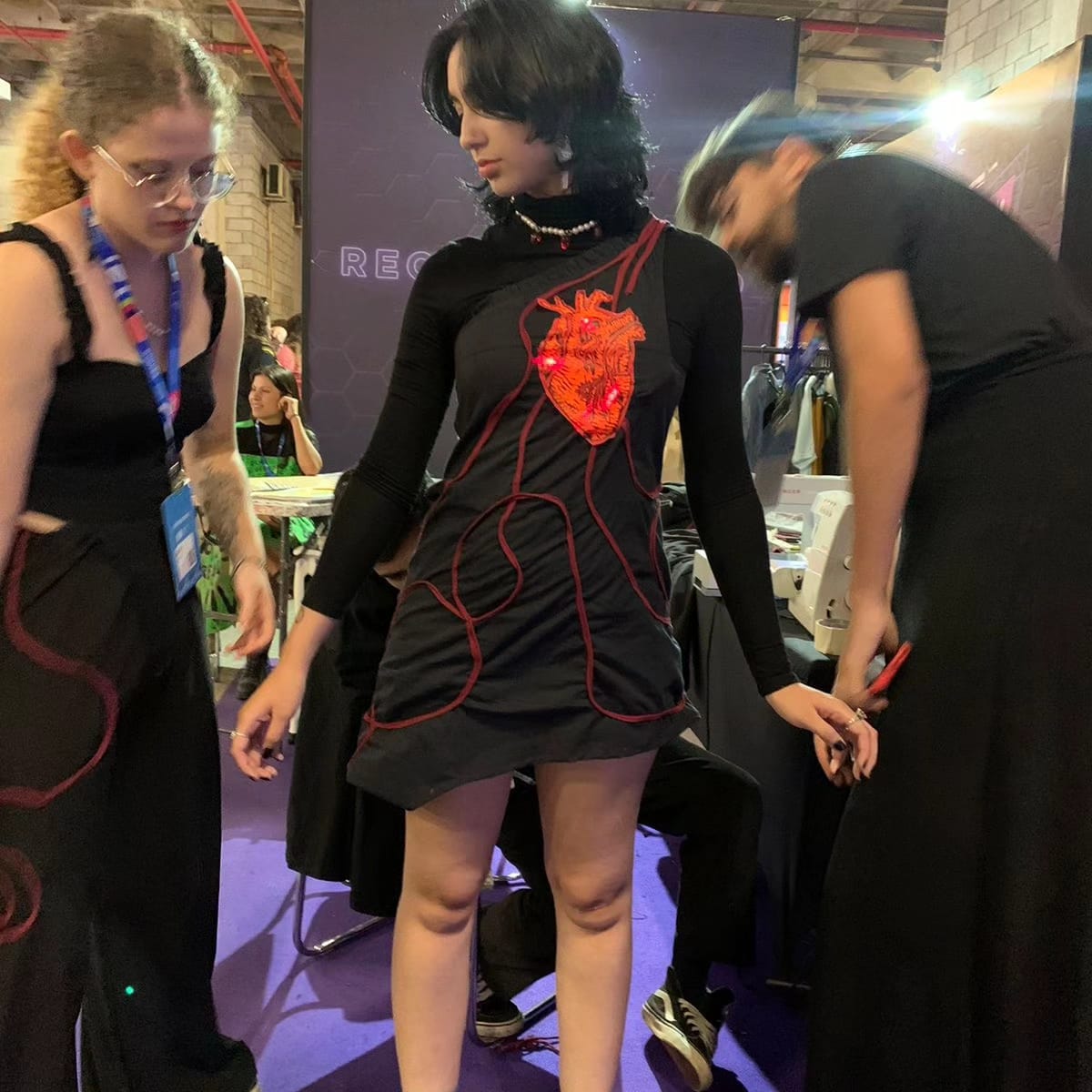 Fotos: UEG Alunos da UEG de Trindade vencem competição nacional com roupa que detecta crises de ansiedade e pânico