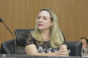 “É lamentável a postura de certos parlamentares extremistas de direita que envergonham o nosso país e o nível baixíssimo com que essas pessoas atuam no Congresso Nacional. Discordar é natural, faz parte da democracia, mas o que mais chama atenção é o ódio que elas têm das mulheres.”