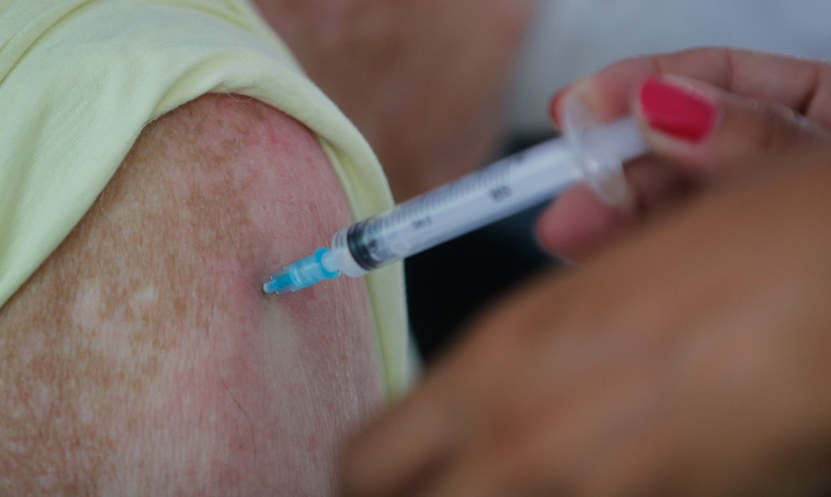 MS anuncia ampliação da vacina contra o HPV para usuários da PrEP
