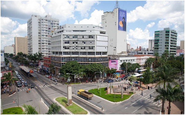 Prefeito entrega à Câmara PLs de requalificação do Centro e reajuste
