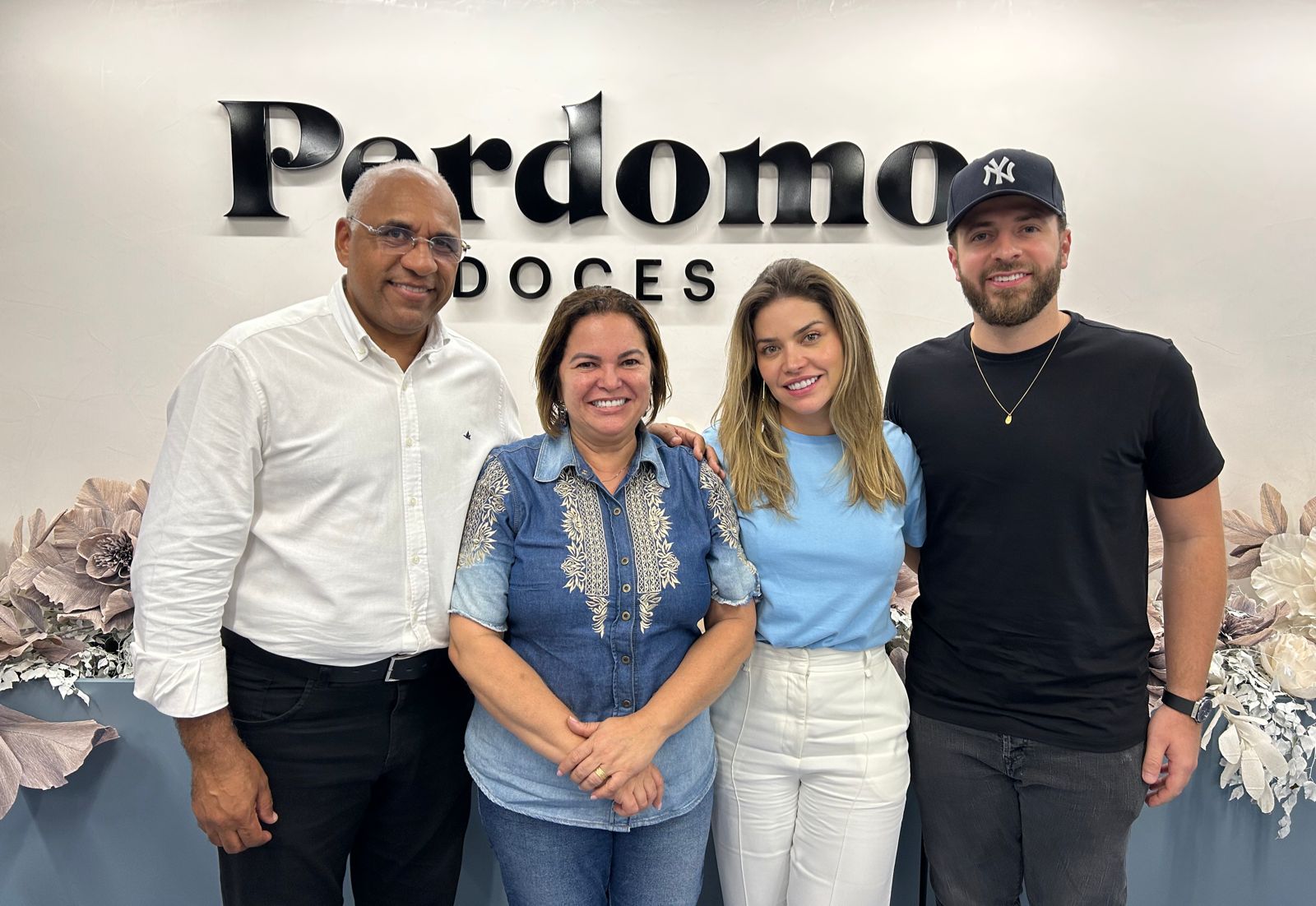 Prefeito Rogério e primeira-dama Thelma Cruz foram recebidos pela empresária, Mariana Perdomo, e o namorado, Lucas | Secom