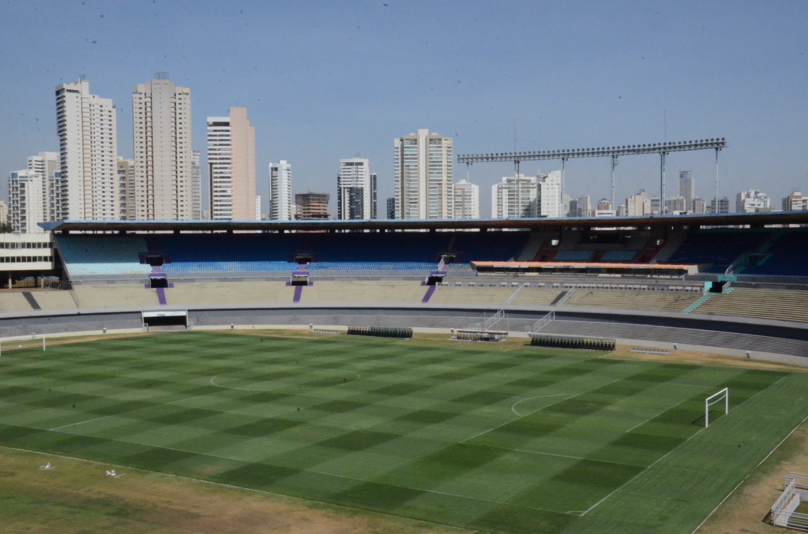 Governo inicia avaliação de projetos para modernização do Estádio Serra Dourada