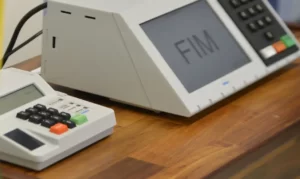 TRE troca 13 urnas em Goiás e afirma que votação está sob controle apuração eleições