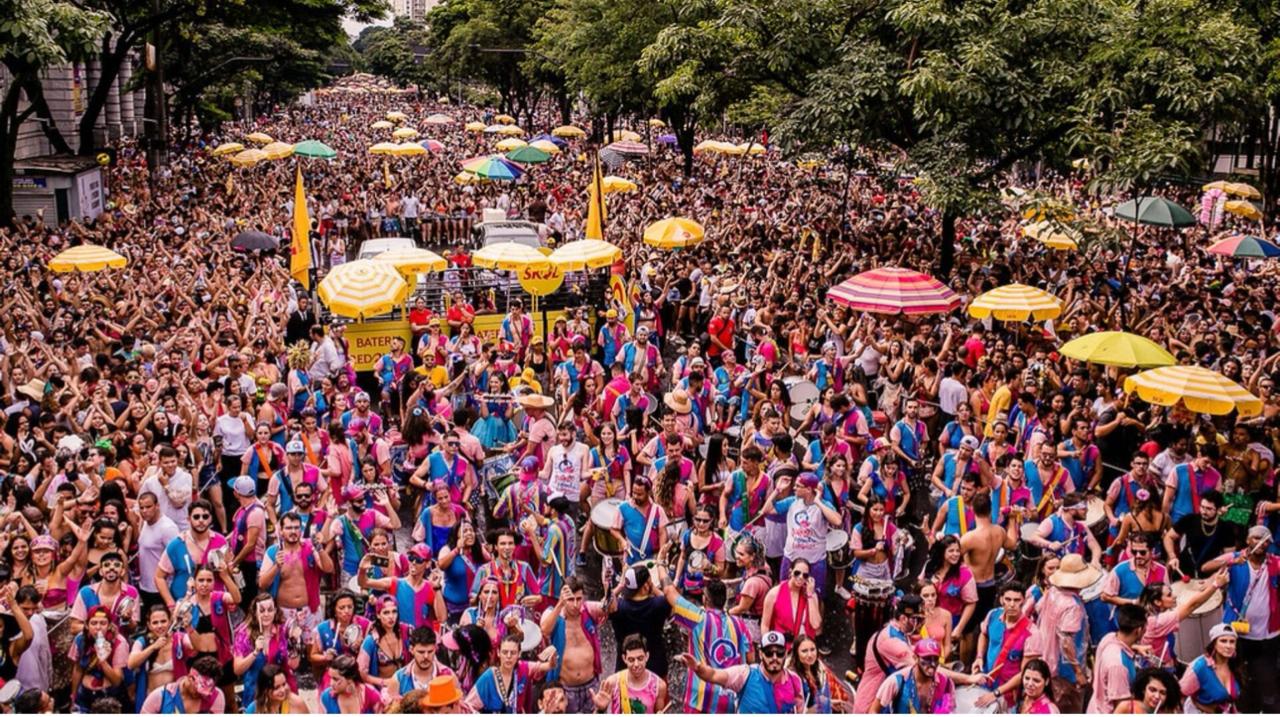 Blocos tradicionais de Goiânia fazem pré-carnaval com Durval Lelis e Ara Ketu, na Avenida Mutirão