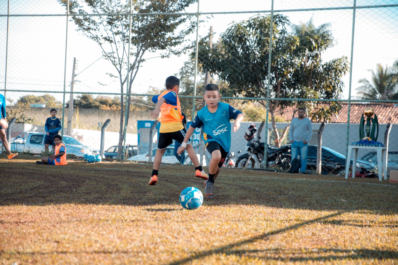 “Esporte Sesc em Ação” oferece aulas para crianças e adolescentes