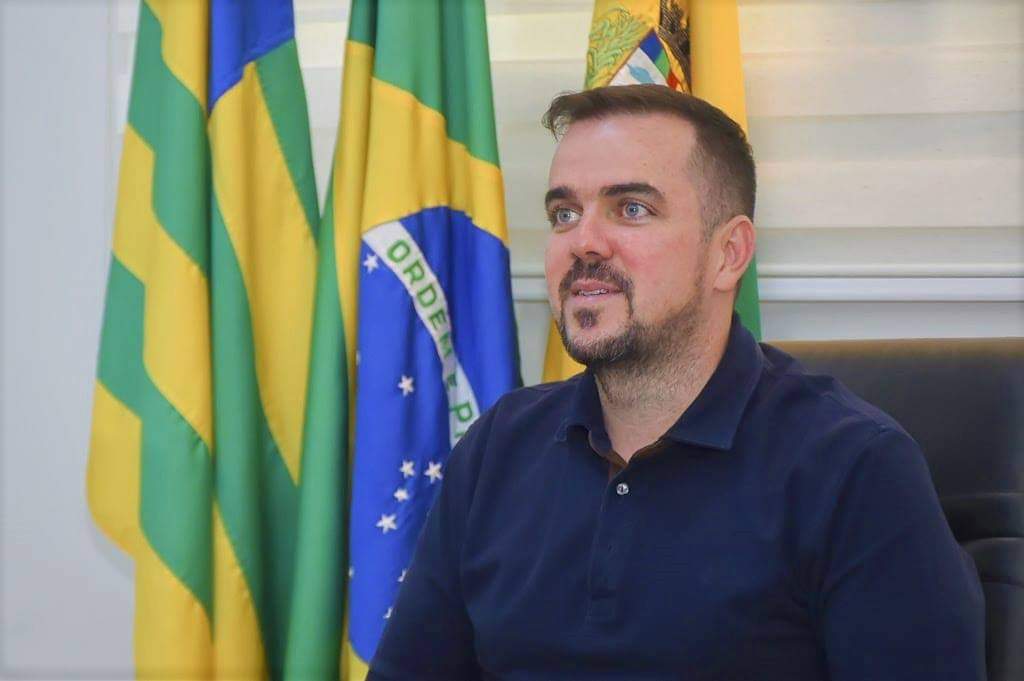 "NUNCA ESTIVE FORA DA BASE DE VILMAR"> O emedebista Gustavo Mendanha comenta críticas recebidas pelo ato que realizou em apoio a Jânio Darrot, no final de janeiro, para a pré-candidatura do colega, respondendo a pressões por não ter feito gesto parecido em relação ao atual prefeito de Aparecida.