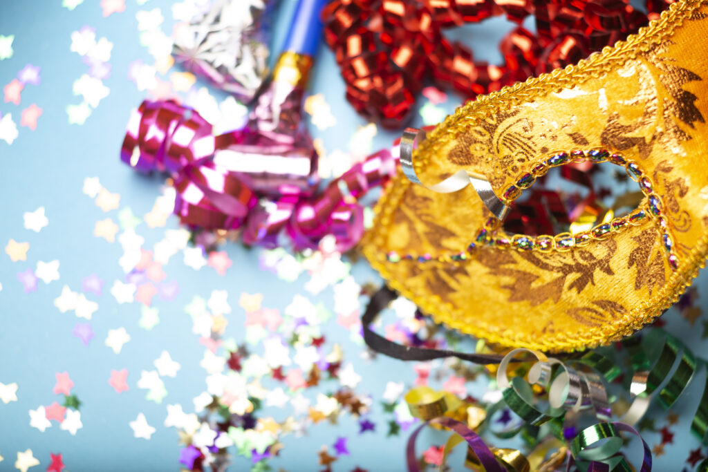 A Prefeitura de Goiânia decretou ponto facultativo nos dias 16 e 17 de fevereiro (segunda e terça de Carnaval), com expediente iniciando às 14h na quarta-feira de cinzas, 18 de fevereiro