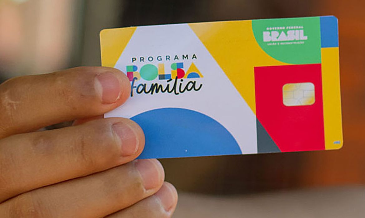 Para saber a data correta de recebimento, a família deve verificar o último dígito do NIS, impresso no cartão do programa