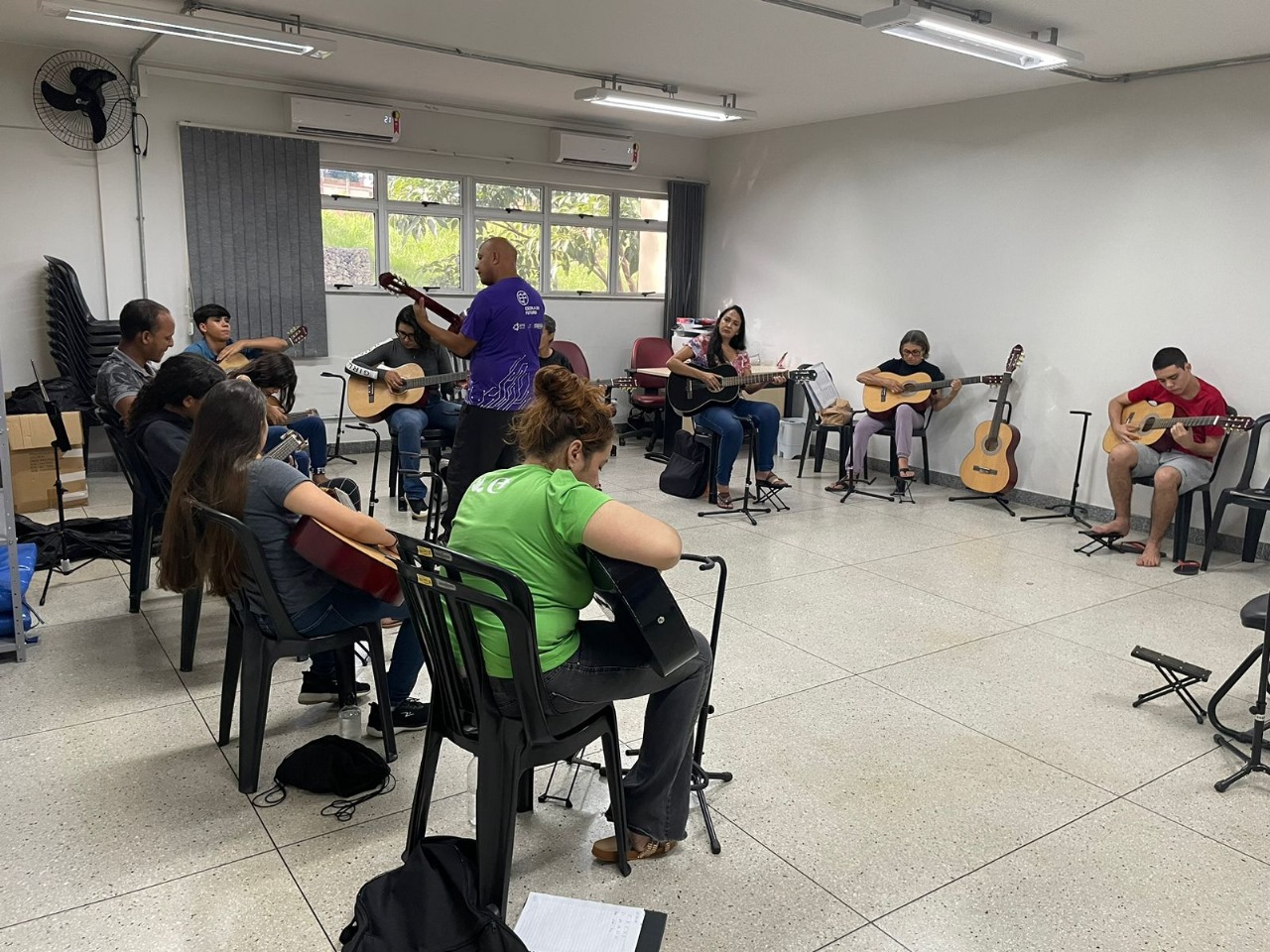 Escola do Futuro oferece 60 vagas na Cidade de Goiás e 60 em Caldas Novas para curso gratuito de violão. Foto: Secti
