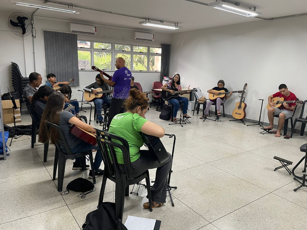 Escola do Futuro abre inscrições para curso gratuito de violão