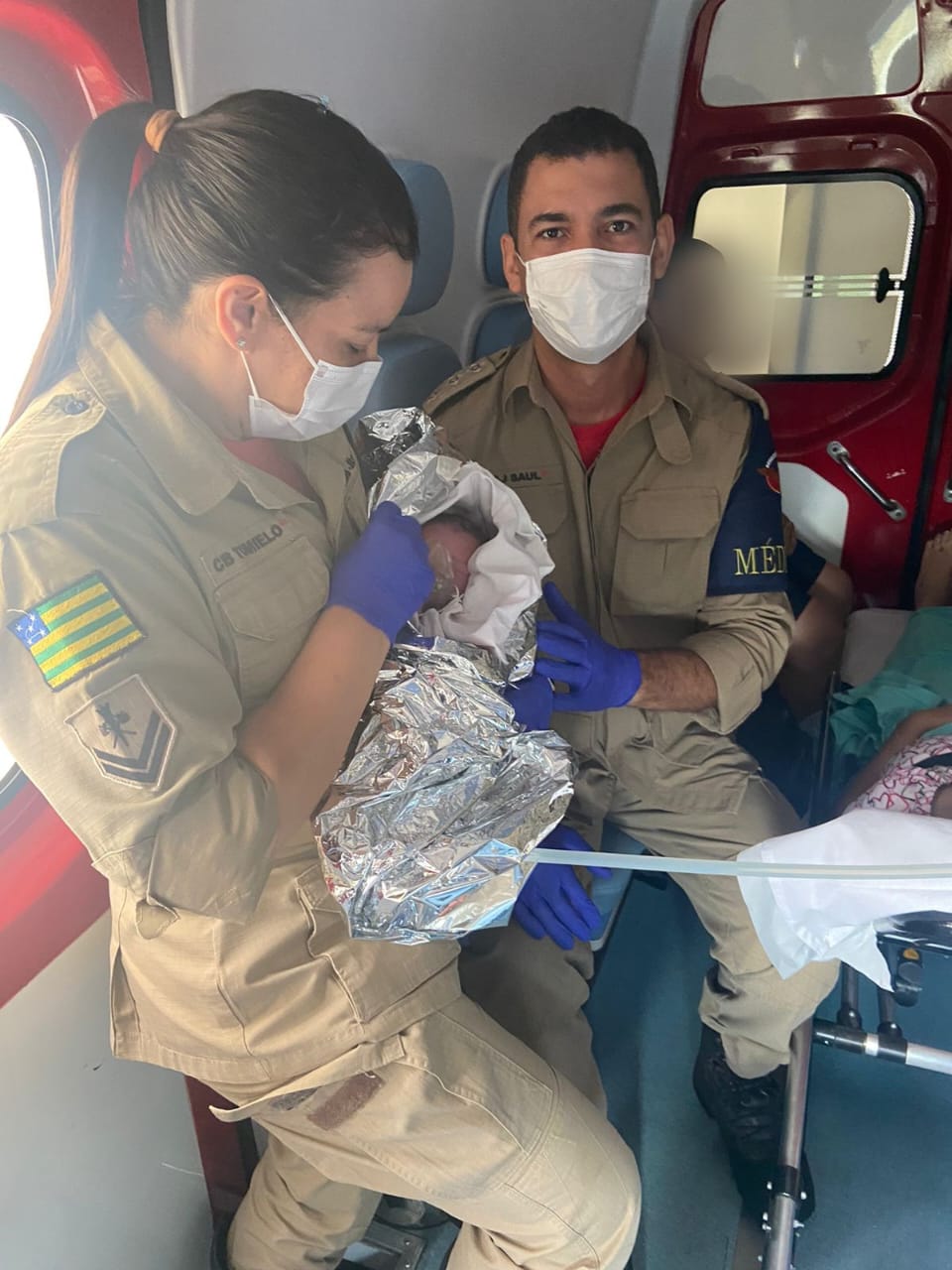 Bombeiros atendem a adolescente que deu à luz dentro do banheiro de Posto de Saúde em Goiânia