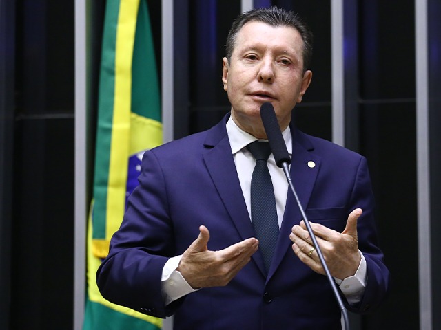 É PÁ PUM!> "Se o governador apoiar Gustavo Gayer a prefeito de Goiânia, já me joga no colo da Adriana", adverte o deputado federal José Nelto (PP). 