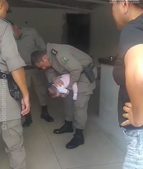 Policiais militares salvam bebê de 4 meses em Goiânia