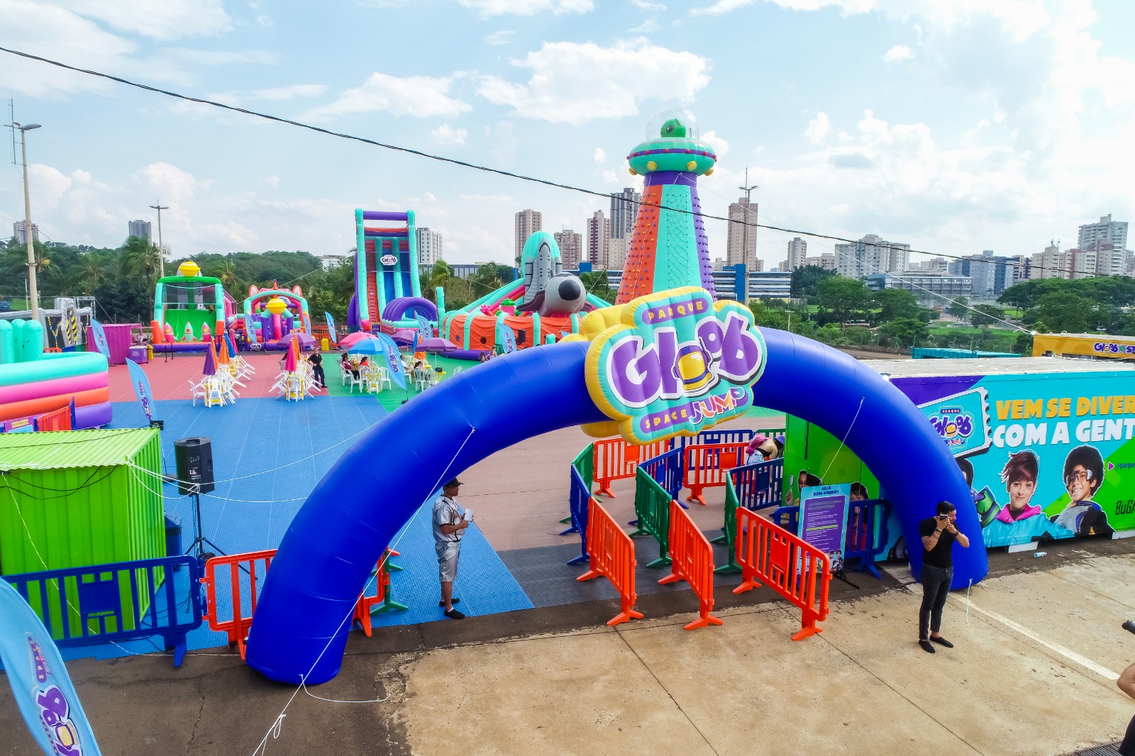 Parque temático de infláveis gigantes chega a shopping de Goiânia