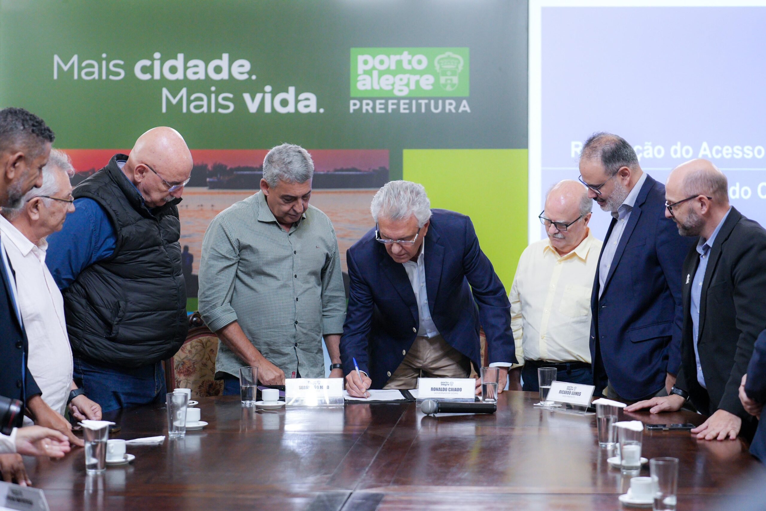 Goiás firma parceria para diminuir filas de internação e de cirurgias