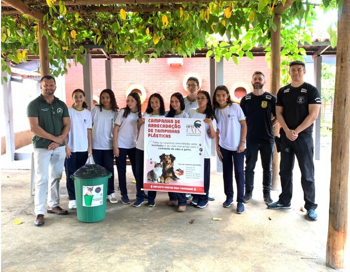 Projeto ‘Abril Laranja nas Escolas’ defende o fim dos maus-tratos aos animais