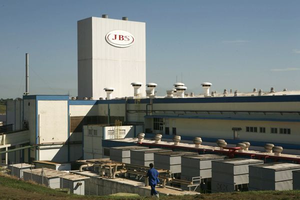 Fábrica da JBS em Goiás é fechada por dois dias após fiscais do trabalho encontrarem irregularidades