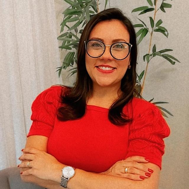 Ana Cláudia Carvalho, coordenadora do curso de psicologia da Estácio e mestra em psicologia.