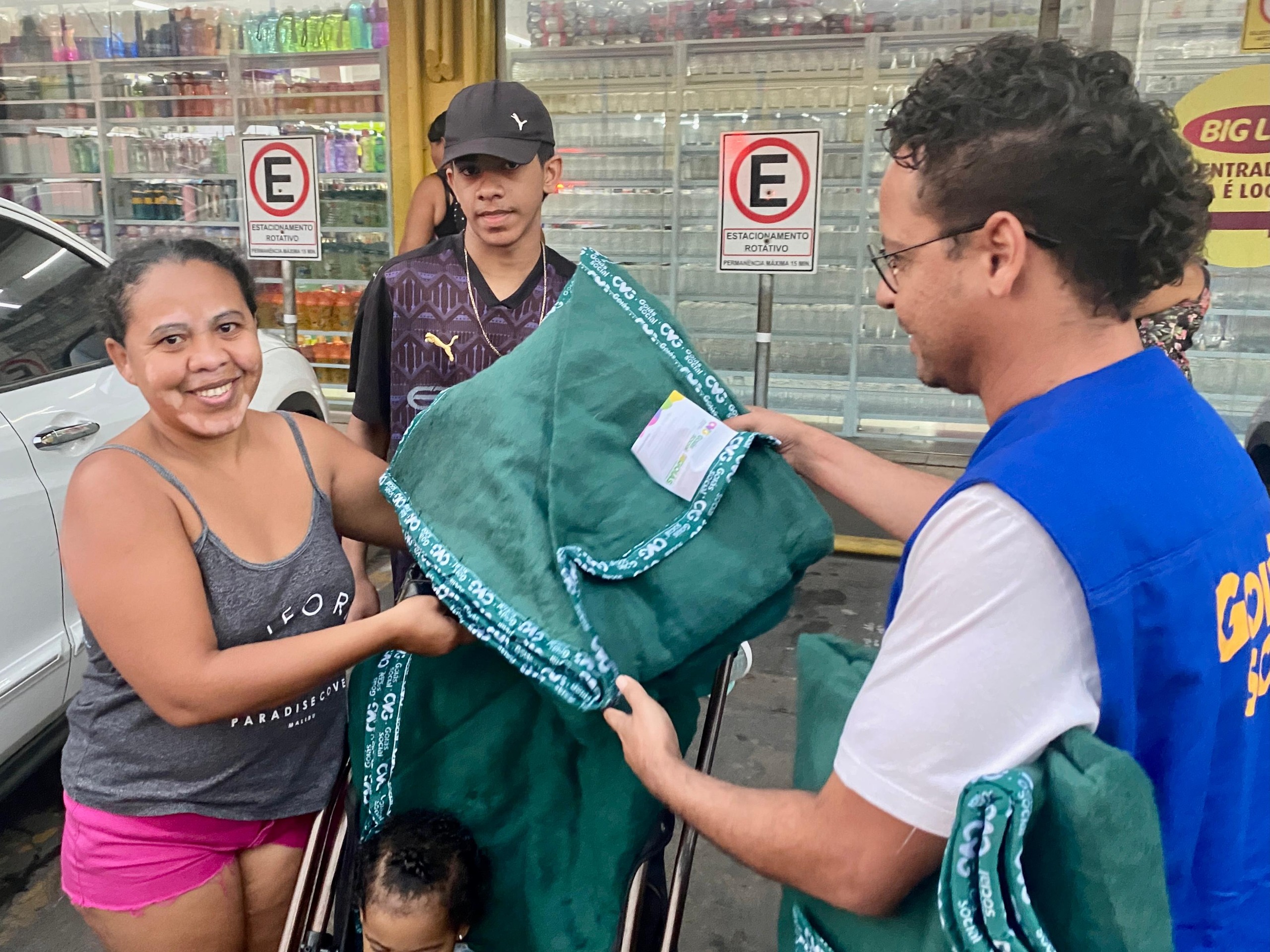 Goiás Social e OVG iniciam doação de cobertores em Goiânia