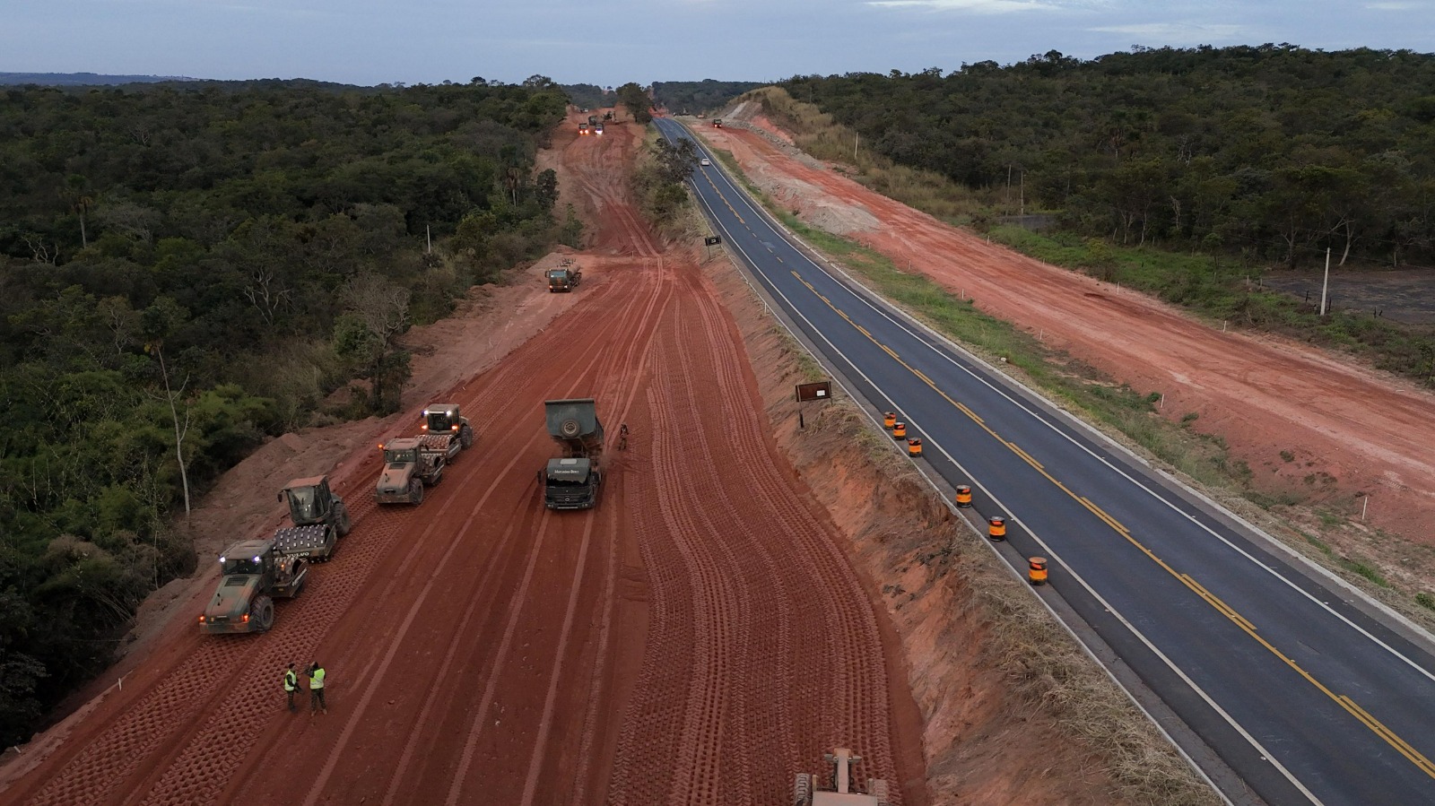 Frentes de serviços atuam ao longo de 48 quilômetros, em trecho que tem relevância para o turismo. Foto:Júnior Guimarães