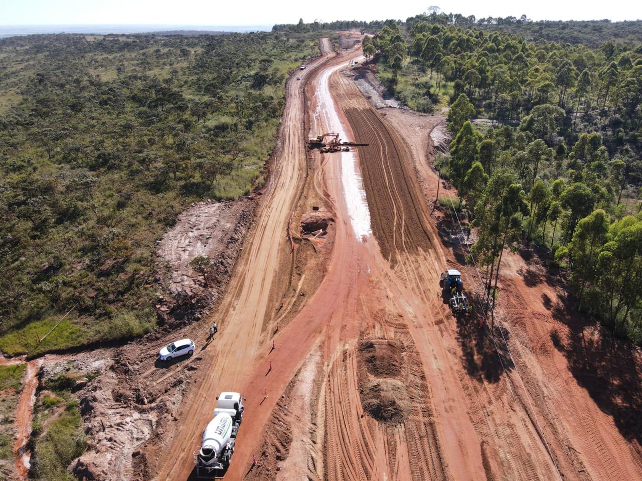 Pavimentação de trecho da GO-309 avança e vai reduzir o trajeto entre Cristalina e Unaí (MG). Foto: Goinfra