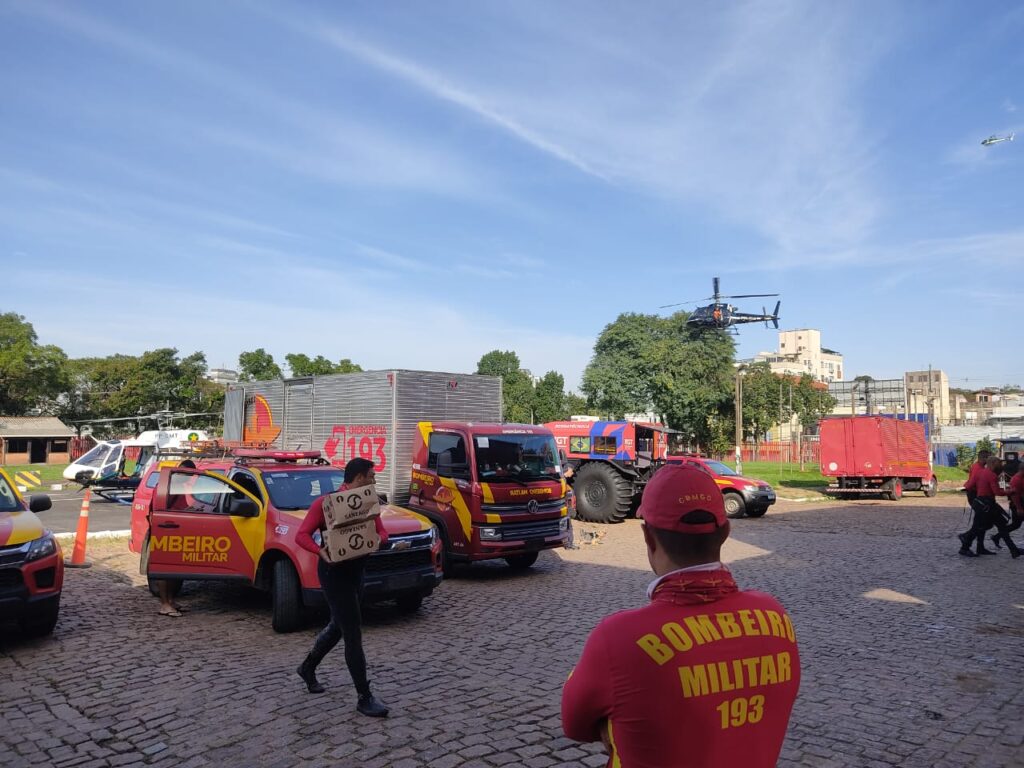 Novas Imagens Revelam Trabalho de Equipe de Bombeiros de Goiás no Resgate de Vítimas das Chuvas no Rio Grande do Sul. Foto: Divulgação CMBGO