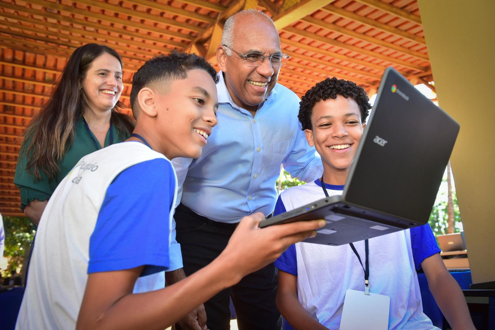 Escolas municipais de Goiânia recebem laboratórios de realidade virtual