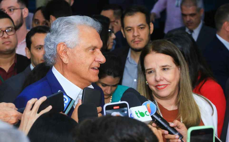 Caiado, ao lado da agora ex-secretária da Economia, Selene Peres (Foto: Divulgação)