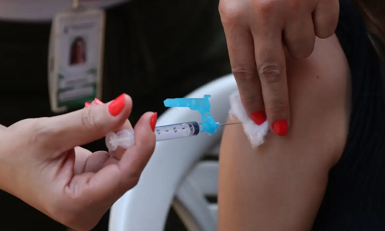 Saúde envia nova vacina contra covid-19 para Goiás