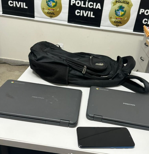 Polícia Civil de Goiás, com apoio da Polícia Militar, recupera objetos roubados e prende autor do crime. Foto: Divilgação PCGO