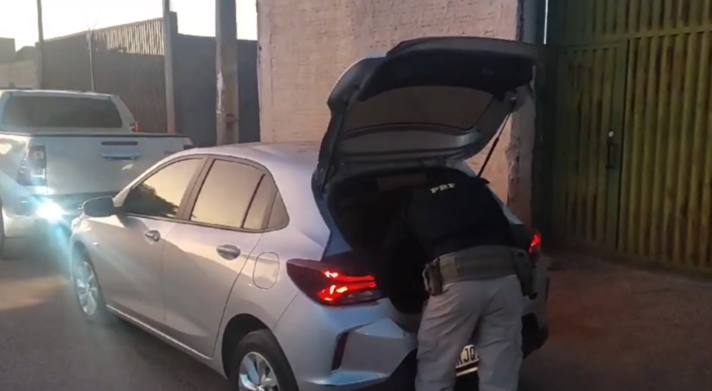 Dois dos veículos foram roubados em MG no mês passado e estavam sendo transportados para Cuiabá