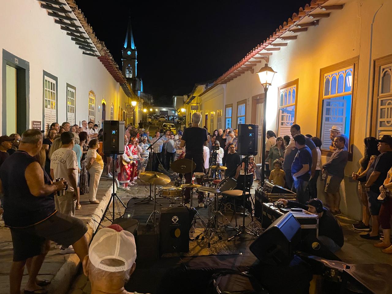 Show de Marcelo Barra realizado em frente ao Museu de Cora. Foto: Divulgação