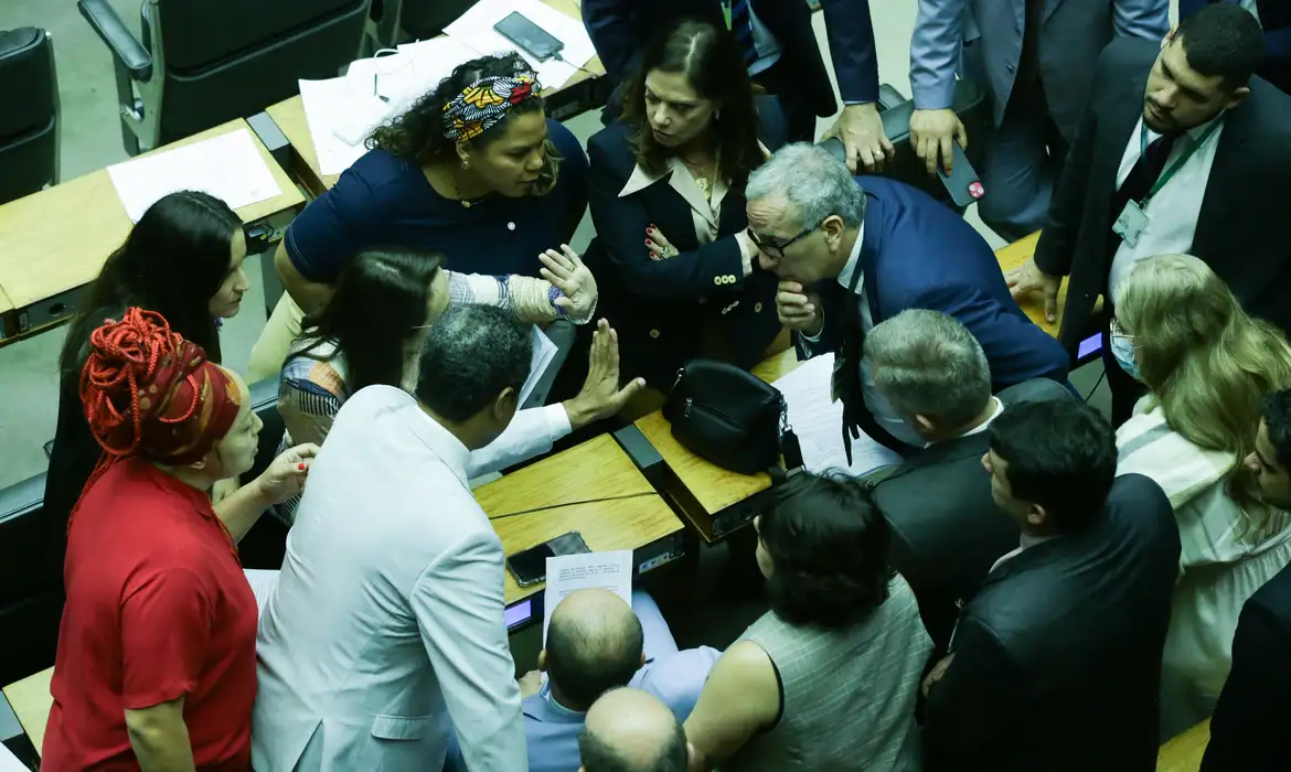 Câmara dos Deputados durante sessão plenária extraordinária semipresencial para votar a proposta de emenda à Constituição. Foto Lula Marques/ Agência Brasil - Lula Marques/ Agência Brasil