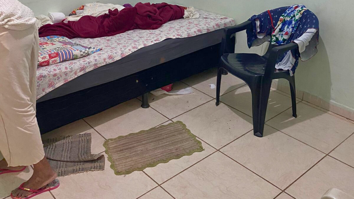 Mulher deficiente visual estava trancada em ‘kitnet’ sem condições mínimas de higiene e alimentação