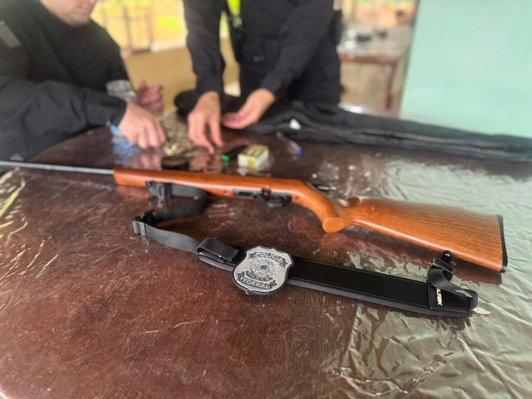 Operação Fake Report da Polícia Federal em Goiás investiga fraudes na aquisição de armas.