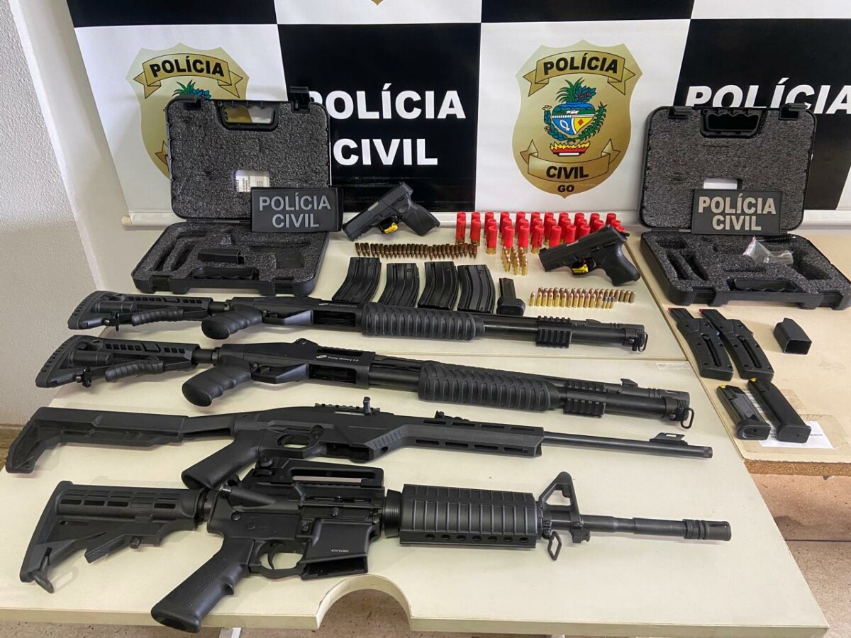 Operação conjunta entre as forças de segurança prende suspeitos e apreende arsenal. Foto: Reprodução PCGO