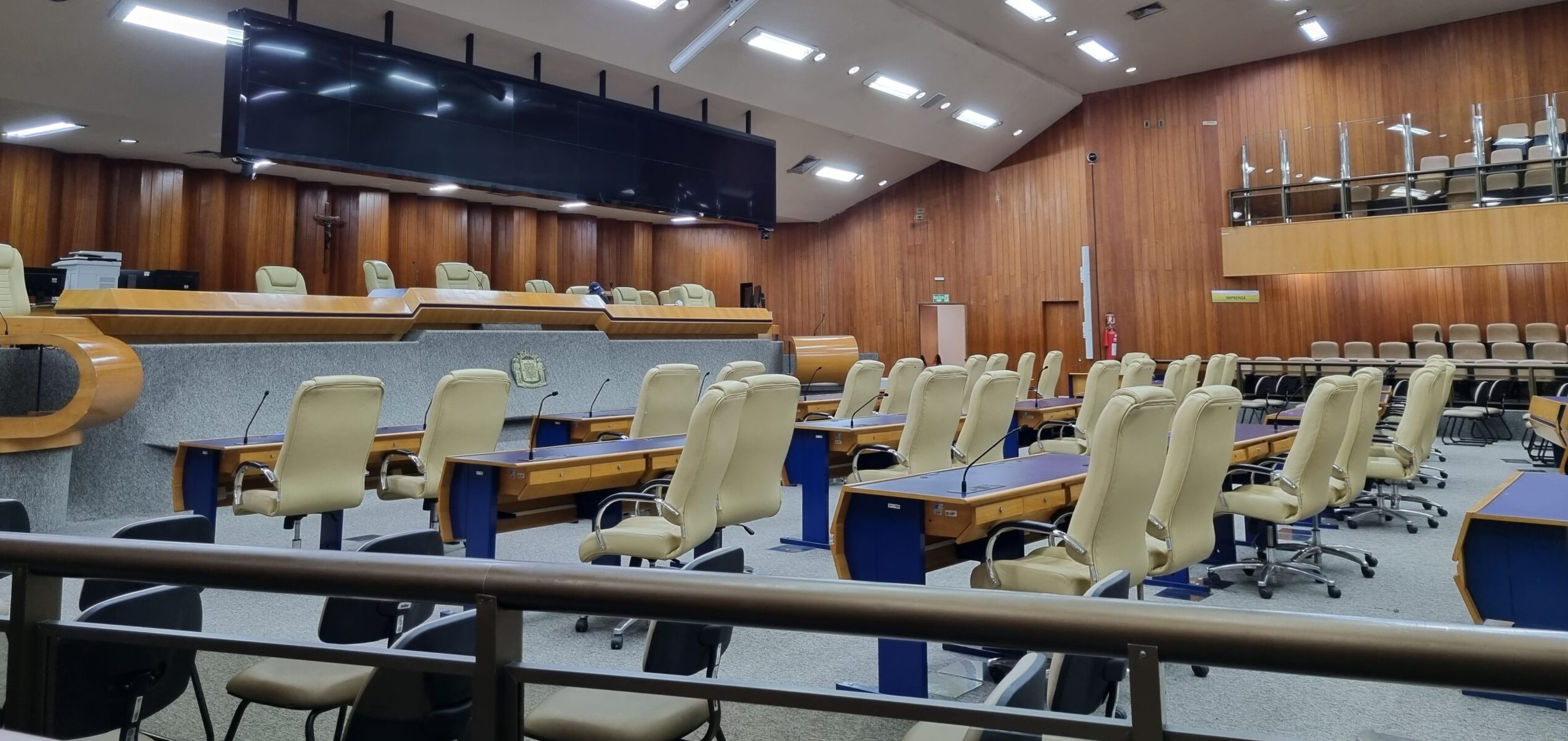 A necessidade de finalização das obras no plenário, iniciadas em 5 de janeiro, adiou o reinício das atividades parlamentares - Divulgação