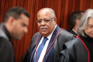 Homenagem a ex-ministro, inicialmente obstruída, foi aprovada com o apoio da maioria dos parlamentares (Foto: Antonio Augusto/Secom/TSE)