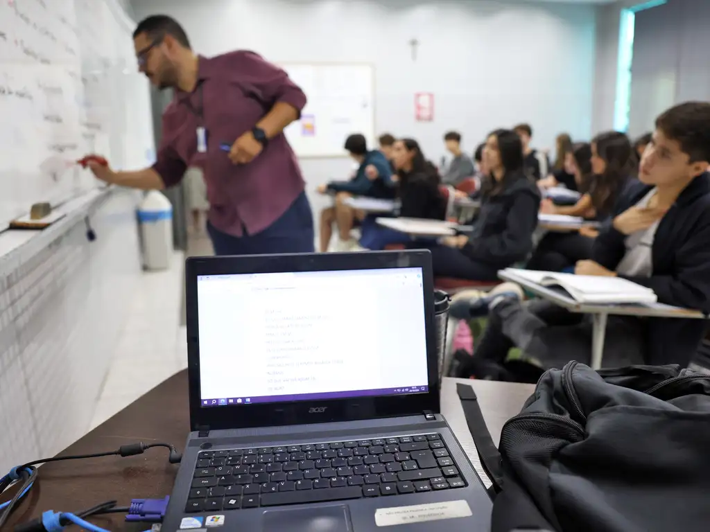 Educação em ruínas: como o Brasil sabota seu próprio futuro