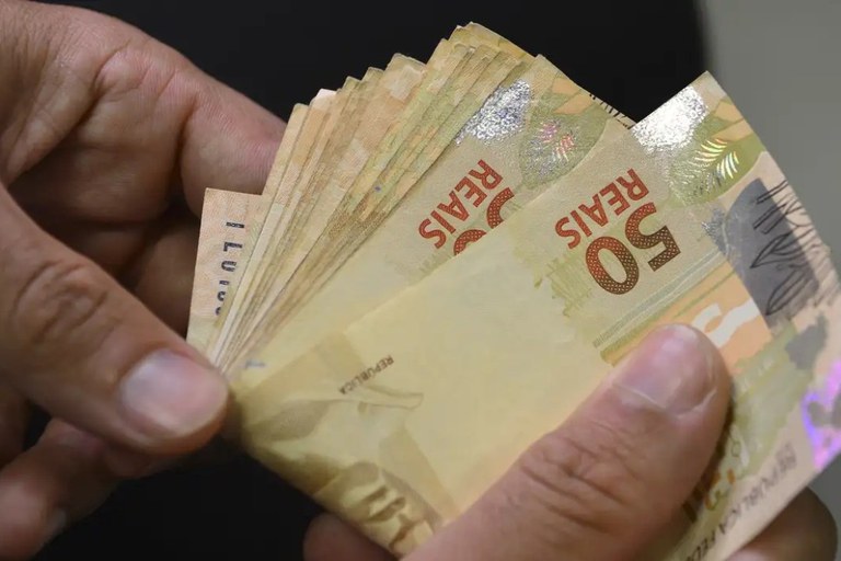 Renda dos goianos cresce 20,1% entre 2022 e 2024, alcançando recorde histórico