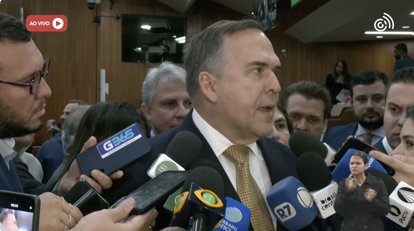 Mabel apresenta R$ 705 milhões em caixa, mas mantém discurso de calamidade; oposição contesta