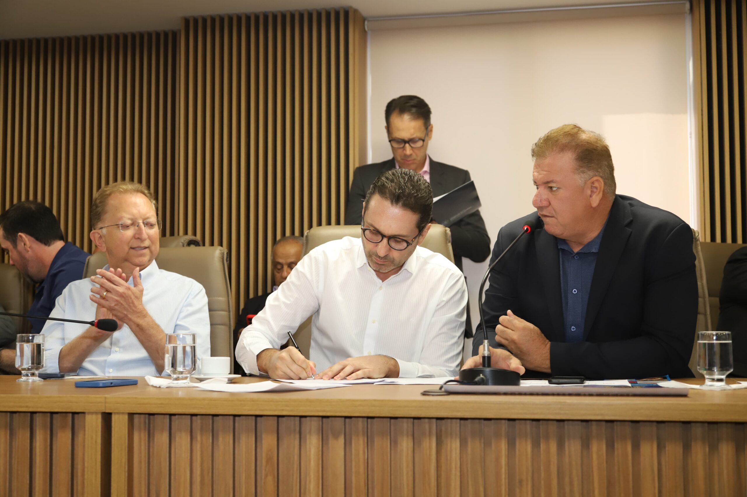 Prefeito Vilela apresenta PL do novo Código Sanitário de Aparecida