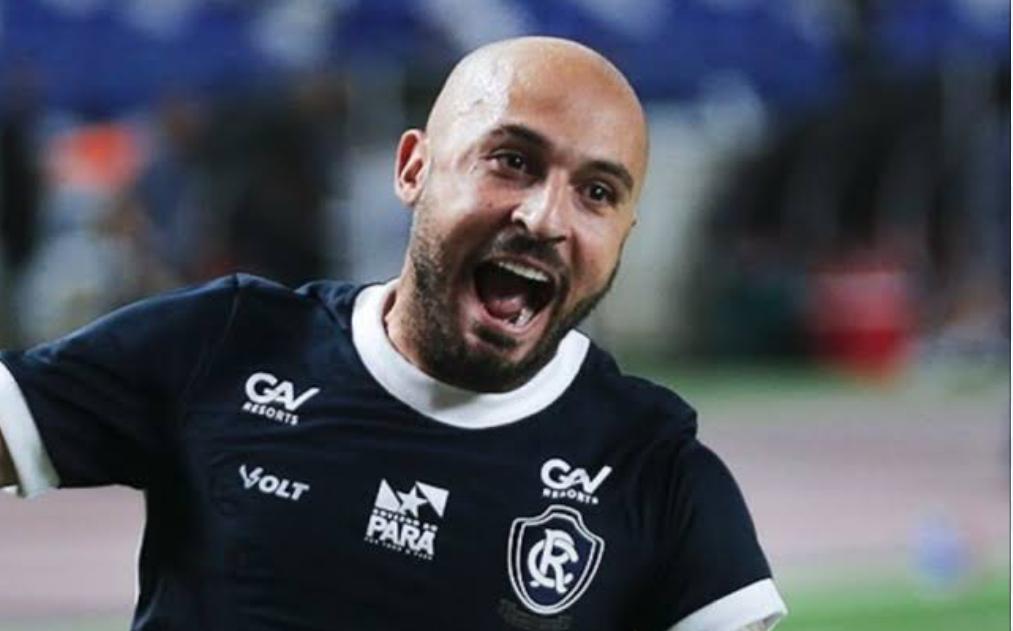 Derrota do Vila garante a liderança para o Goiás
