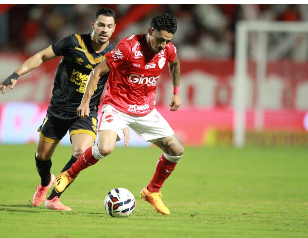 Só o Vila venceu, mas o líder isolado é o Goiás
